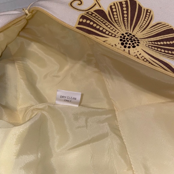 Size 4, fitted unique sleeveless dress. - Picture 11 of 11